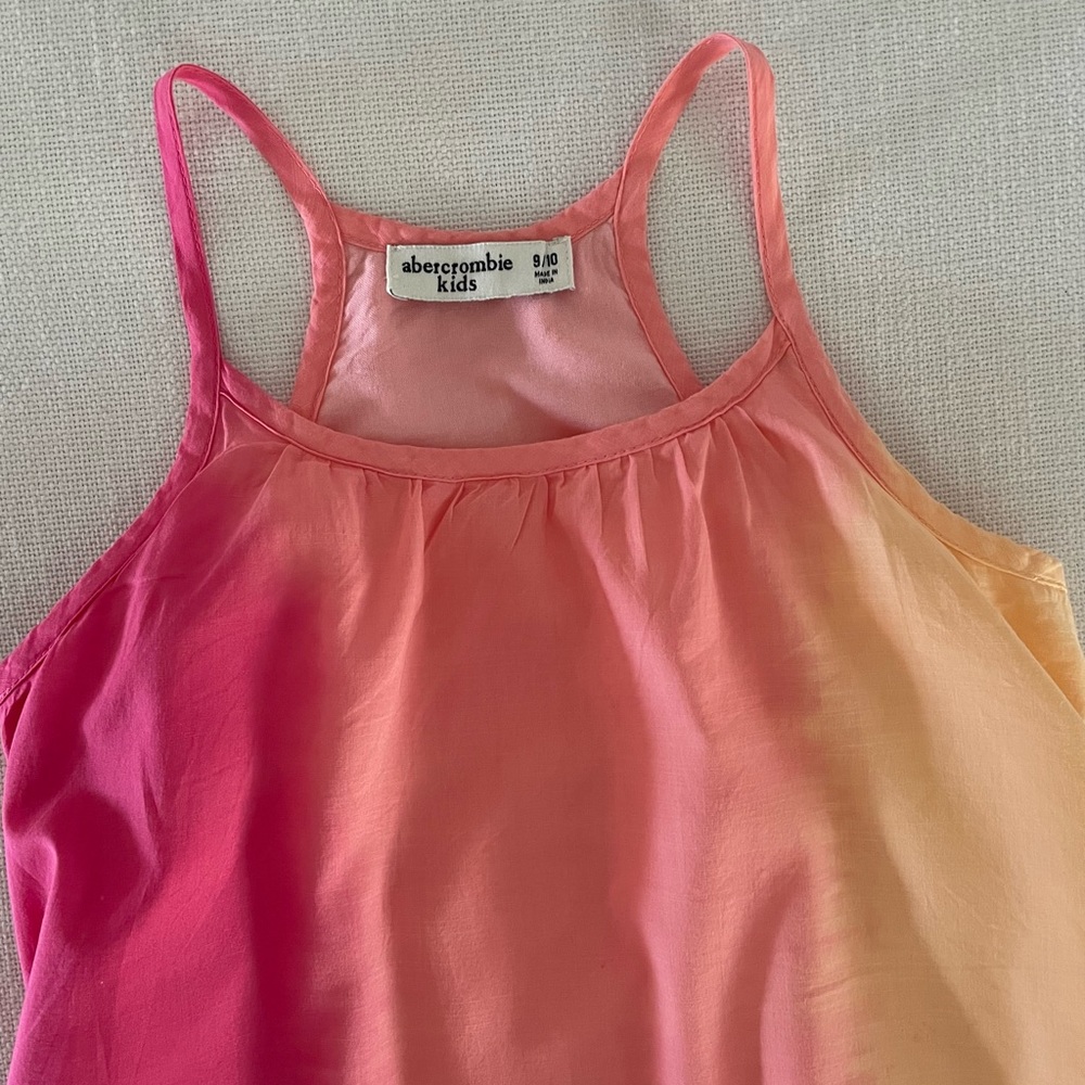 summer dress w/pockets! made with lining, size 9/10. Perfect condition.